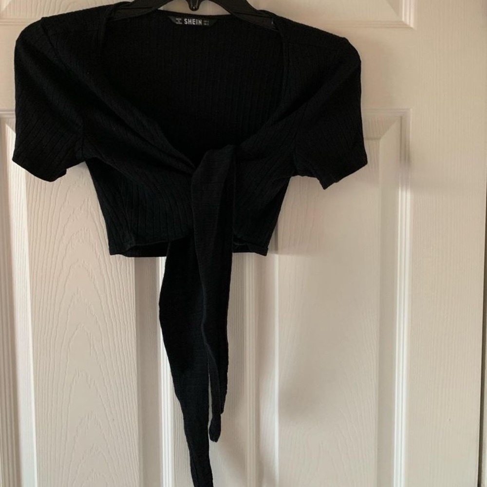 Multi style tie around black crop top